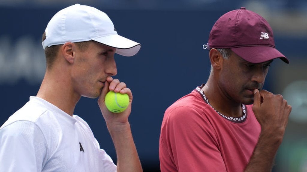 Joe Salisbury and Jamie Murray win men’s doubles openers