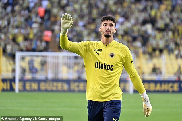 Manchester United set to complete £4.3m signing of Turkish goalkeeper Altay Bayindir to replace Dean Henderson, who is on the brink of £20m Crystal Palace move