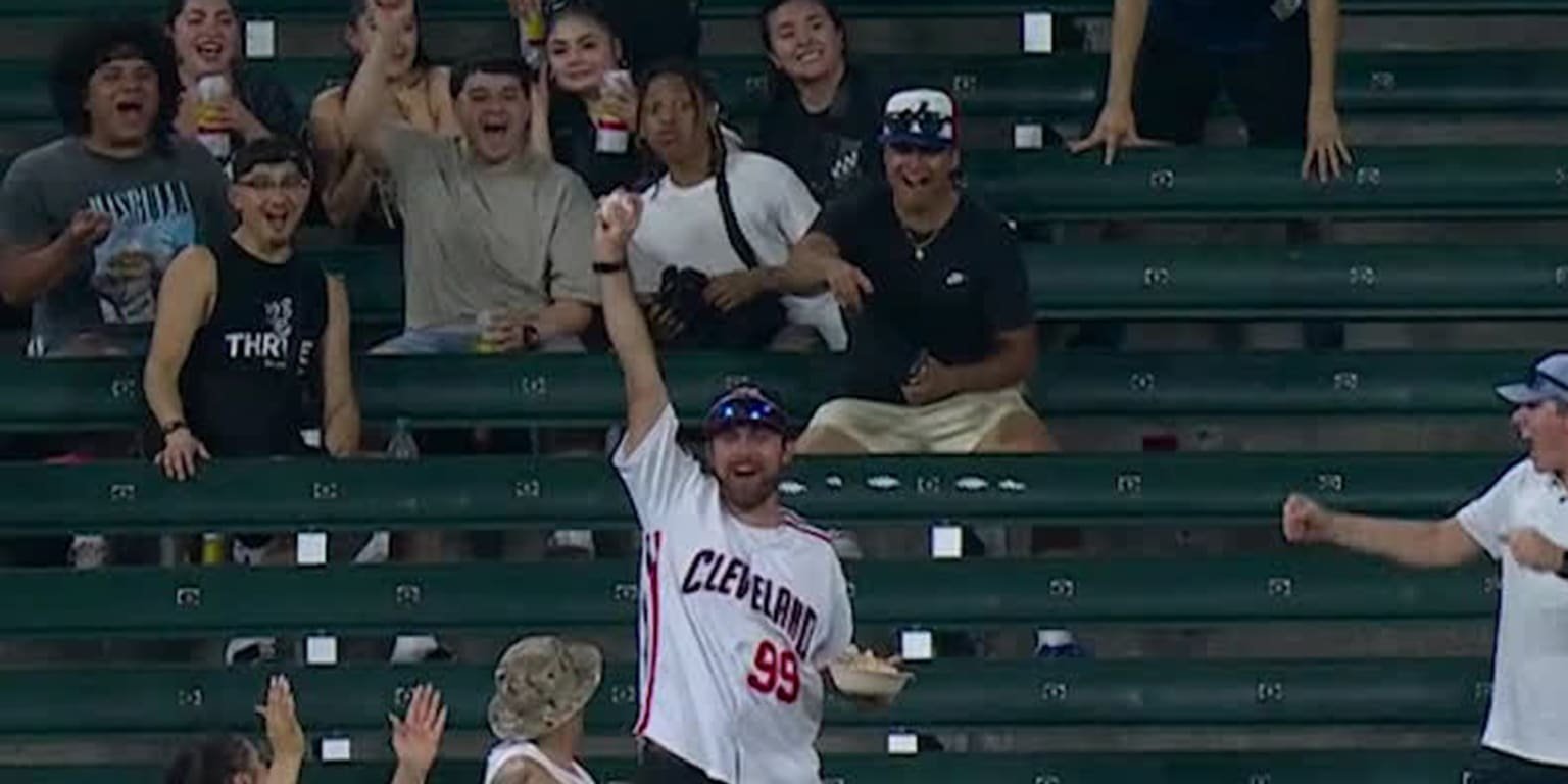 Fan catches 103.8 mph HR with bare hand, doesn’t spill drop of food