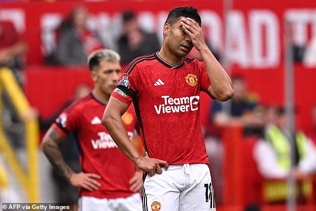 Man United’s Midfielder Casemiro Twice as Vulnerable to Dribbling at Manchester United compared to Real Madrid: Erik ten Hag’s Defensive Enforcer Failing to Fulfill his Duties