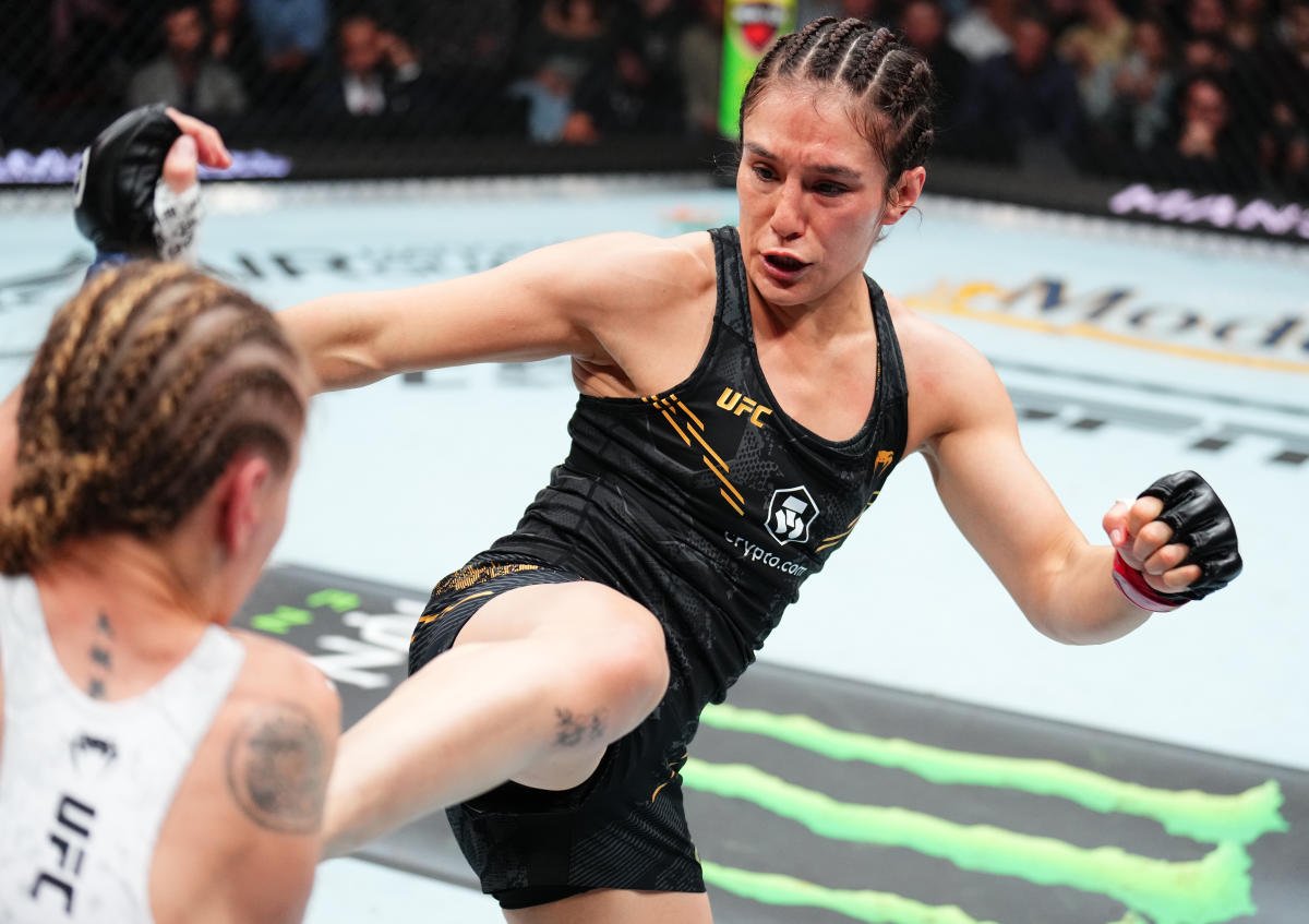 Split draw results in thrilling instant classic between Alexa Grasso and Valentina Shevchenko for title