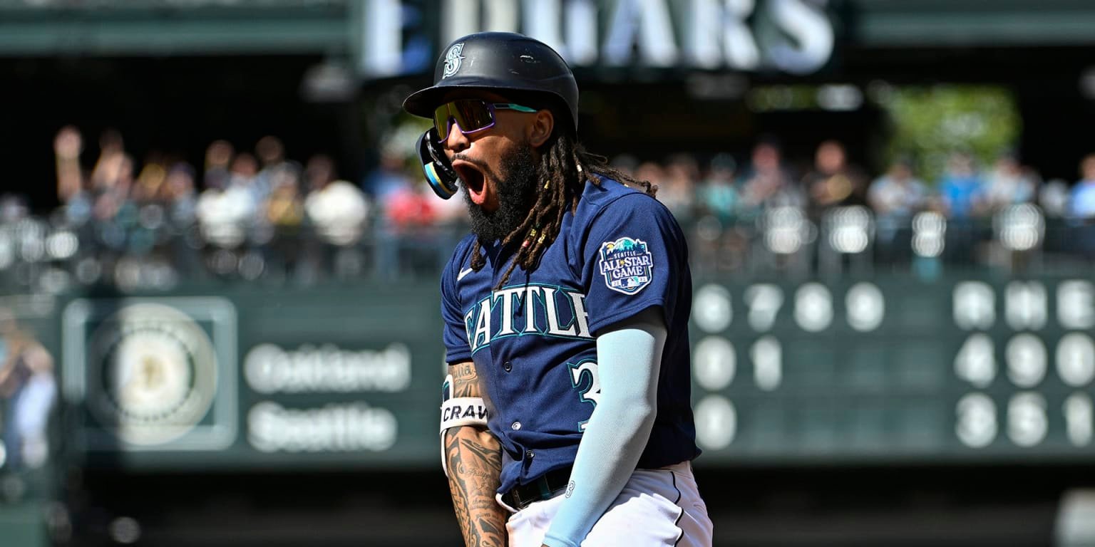 Mariners rally for 21st win of August, setting franchise record