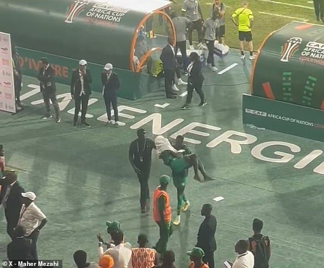 Lamine Camara, Senegal Star, Carried off the Pitch in Tears by Team-mate Cheikhou Kouyate After Devastating AFCON Loss to Ivory Coast