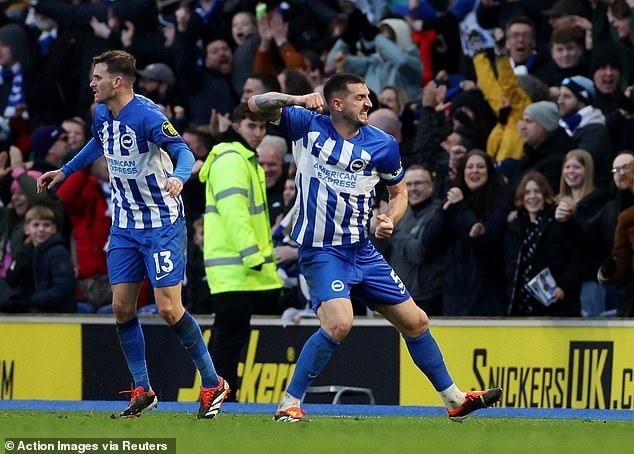 Late equaliser from Lewis Dunk saves a point for Brighton as they draw 1-1 with Everton at the Amex, despite playing with 10 men.