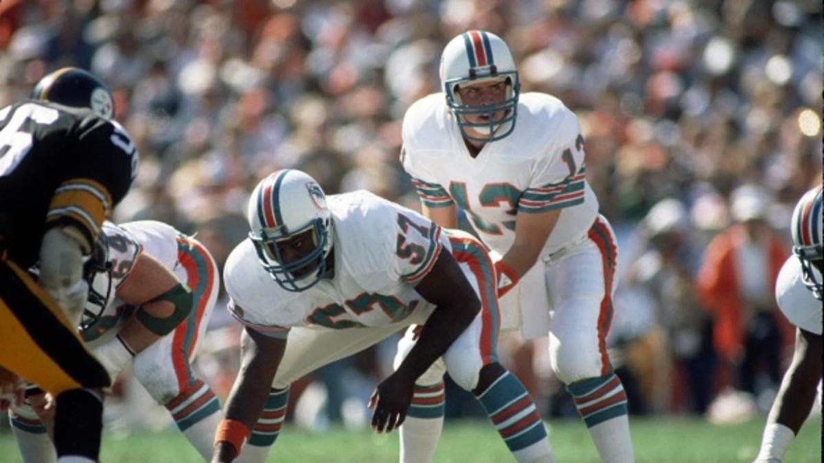 Dan Marino leads the list of the top 25 NFL players who never won a Super Bowl