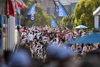 Australian Open Notebook: Players in uproar over rowdy crowds, while fans blast ‘underwhelming’ schedule… and how some are staying cool using PERONI SHOWERS